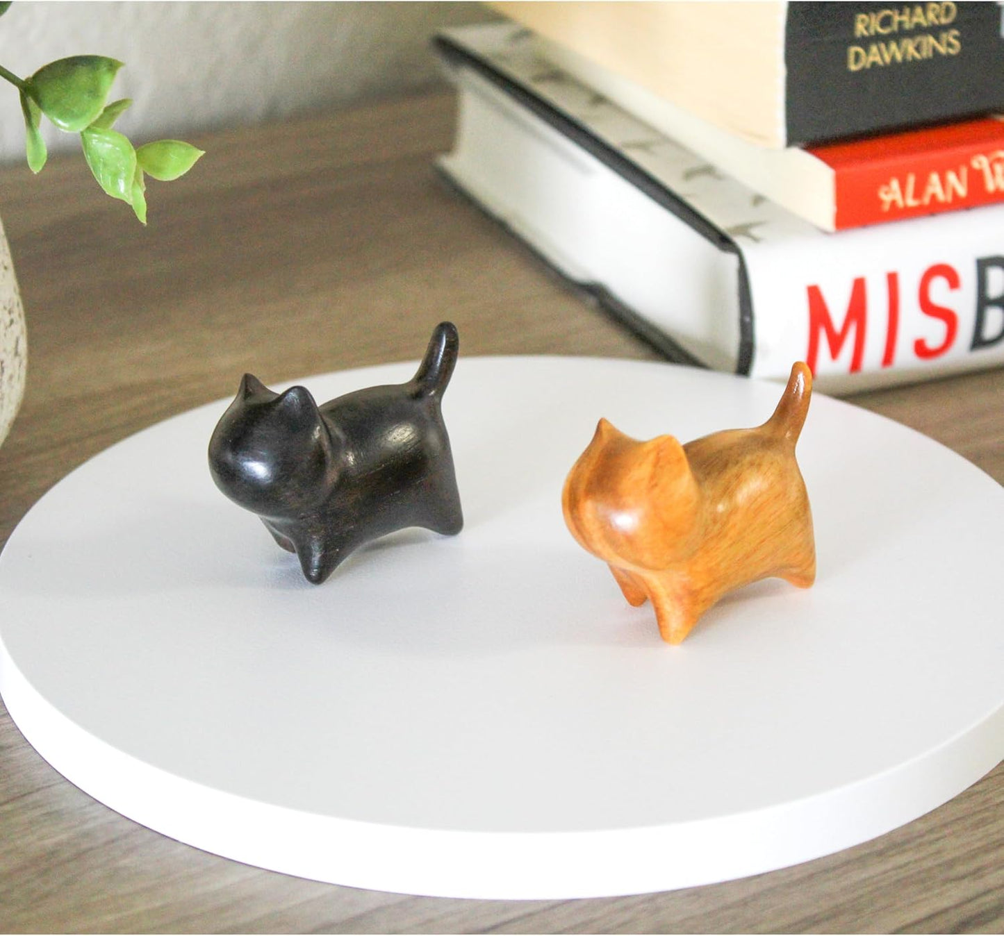 Decorative Sandalwood Cat Figurines for Desks, Home, Office Desk, Gifts, Coffee Tables, Shelves, Bedroom, Cabinets (2 PCS)