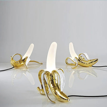 Italy Designer Resin Banana Desk Lamp for Bedroom Bedside Living Room Led Home Decor Electroplating Atmosphere Lighting