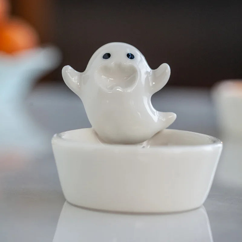 2026 Halloween Ghost Candle Holder Cartoon Ceramic Candlestick Holder for Home Party Decoration Festival Scented Candle Ornament
