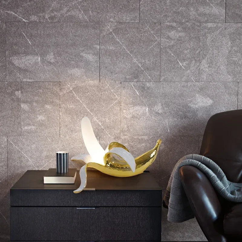 Italy Designer Resin Banana Desk Lamp for Bedroom Bedside Living Room Led Home Decor Electroplating Atmosphere Lighting