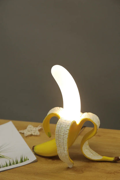 Italy Designer Resin Banana Desk Lamp for Bedroom Bedside Living Room Led Home Decor Electroplating Atmosphere Lighting